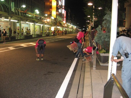 Clean up after Oiden, the Toyota City festival Clean up after Oiden, the Toyota City festival
