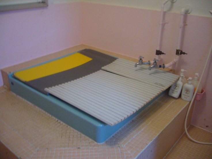 typical japanese bathroom