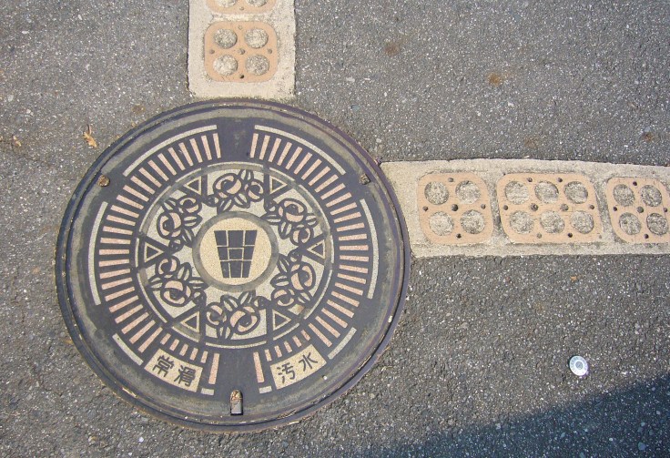 tokoname manhole cover