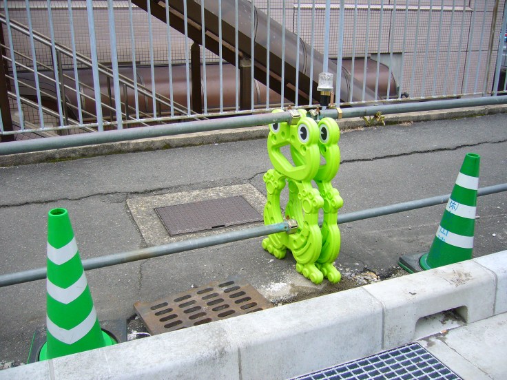 cute japanese roadblocks frogs